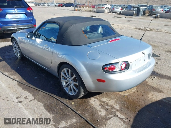 2007 Mazda MX-5 Miata Sport z VIN JM1NC25F170126965, wystawiony jako IAAI lot #41003125 z przebiegiem 99 338 mil mil oraz . Historia ofert i sprzedaży dostępna na DreamBid. Obrazek 3.