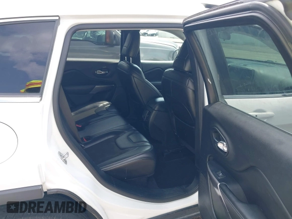 2019 Jeep Cherokee Latitude Plus with VIN 1C4PJMLB5KD198571, listed as a IAAI auction lot 42126995 with 124,230 mi miles. Bid and sale history available at carsss.com. Image 8.