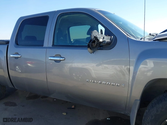 2007 Chevrolet Silverado 1500 LTZ with VIN 3GCEK13M97G532406, listed as a IAAI auction lot 41656915 with 243,909 mi miles. Bid and sale history available at carsss.com. Image 14.