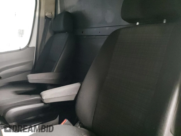 2014 Mercedes-Benz Sprinter Cargo EXT with VIN WD3PE8DC5E5838869, listed as a Copart auction lot 44846725 with 339,493 mi miles and Salvage Title. Bid and sale history available at carsss.com. Image 10.