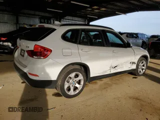 2015 BMW X1 sDrive28i with VIN WBAVM1C50FVW58031, listed as a Copart auction lot 48552735 with 205,392 mi miles and Salvage Title. Bid and sale history available at carsss.com. Image 3.