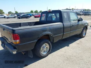 1995 Ford Ranger Splash z VIN 1FTCR14U4SPA42901, wystawiony jako IAAI lot #42497056 z przebiegiem 251 549 mil mil oraz . Historia ofert i sprzedaży dostępna na DreamBid. Obrazek 4.