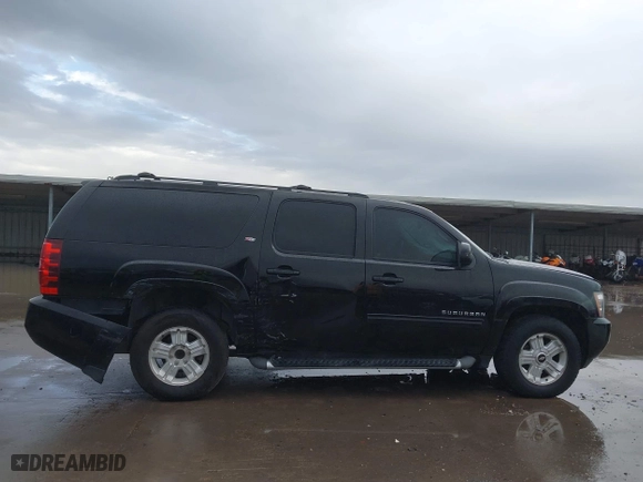 2013 Chevrolet Suburban LT with VIN 1GNSKJE71DR308480, listed as a IAAI auction lot 41695090 with 129,000 mi miles. Bid and sale history available at carsss.com. Image 13.
