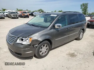 2010 Chrysler Town & Country Touring z VIN 2A4RR5D16AR415368, wystawiony jako Copart lot #55738015 z przebiegiem 127 871 mil mil oraz Szkoda całkowita • Salvage title. Historia ofert i sprzedaży dostępna na DreamBid. Obrazek 1.