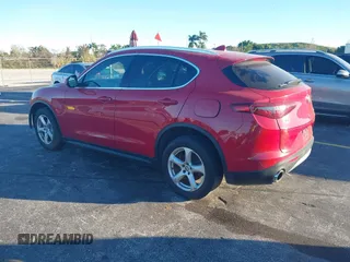2018 Alfa Romeo Stelvio z VIN ZASFAKAN3J7C20066, wystawiony jako IAAI lot #40879859 z przebiegiem 50 131 mil mil oraz . Historia ofert i sprzedaży dostępna na DreamBid. Obrazek 3.