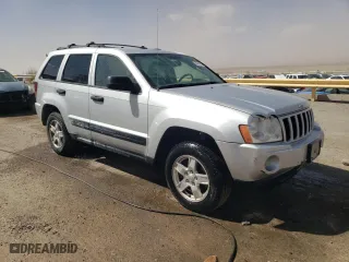 2005 Jeep Grand Cherokee Laredo with VIN 1J4HR48N55C600173, listed as a Copart auction lot 49164965 with 84,100 mi miles and Salvage Title. Bid and sale history available at carsss.com. Image 4.