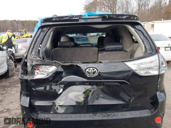2011 Toyota Sienna SE with VIN 5TDXK3DCXBS112867, listed as a IAAI auction lot 41394925 with 235,567 mi miles. Bid and sale history available at carsss.com. Image 16.
