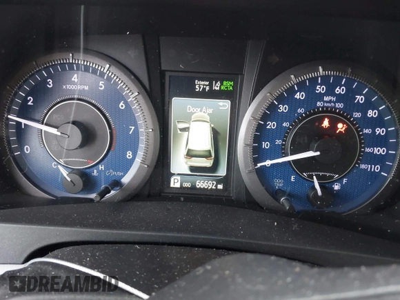 2018 Toyota Sienna XLE with VIN 5TDDZ3DCXJS199733, listed as a IAAI auction lot 41357266 with 66,692 mi miles. Bid and sale history available at carsss.com. Image 7.