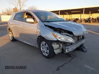 2011 Toyota Matrix z VIN 2T1KU4EE5BC694587, wystawiony jako IAAI lot #41687739 z przebiegiem 67 547 mil mil oraz . Historia ofert i sprzedaży dostępna na DreamBid. Obrazek 1.