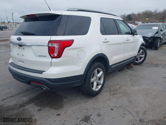 2019 Ford Explorer XLT with VIN 1FM5K7DHXKGB34352, listed as a IAAI auction lot 41412912 with 128,675 mi miles. Bid and sale history available at carsss.com. Image 4.