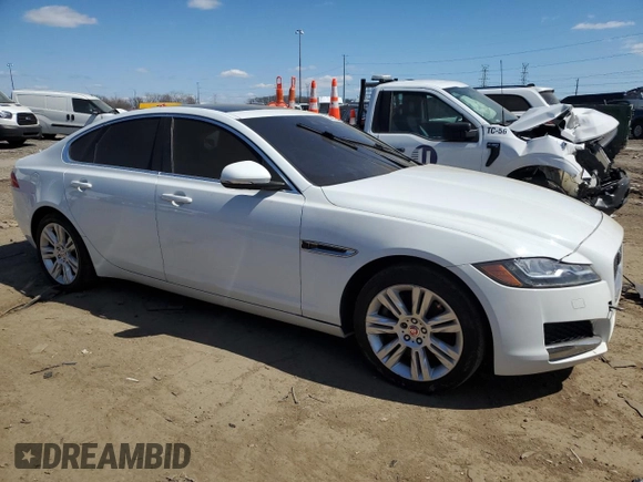 2017 Jaguar XF 35t Premium with VIN SAJBD4BVXHCY30154, listed as a Copart auction lot 53490035 with 95,207 mi miles and Clean Title. Bid and sale history available at carsss.com. Image 4.