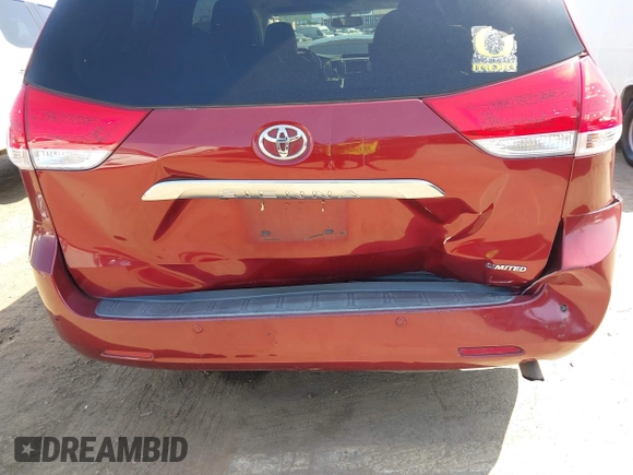 2012 Toyota Sienna XLE AAS with VIN 5TDYK3DC4CS193516, listed as a IAAI auction lot 42188284 with 239,034 mi miles. Bid and sale history available at carsss.com. Image 6.
