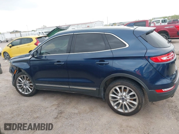 2015 Lincoln MKC z VIN 5LMCJ1A92FUJ36590, wystawiony jako IAAI lot #42130054 z przebiegiem 121 681 mil mil oraz . Historia ofert i sprzedaży dostępna na DreamBid. Obrazek 15.