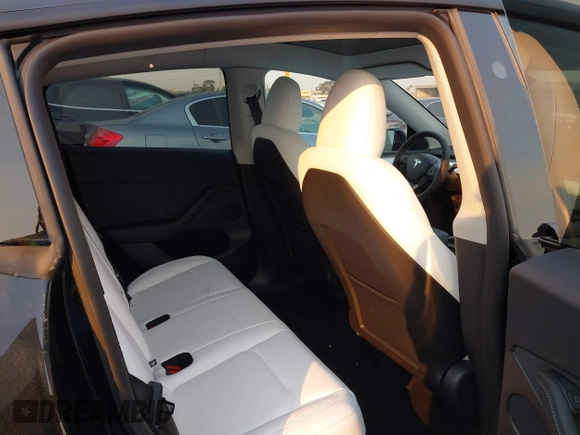 2025 Tesla Model Y Long Range with VIN 7SAYGDED5SF281818, listed as a IAAI auction lot 41302611 with 395 mi miles and . Bid and sale history available at DreamBid. Image 8.