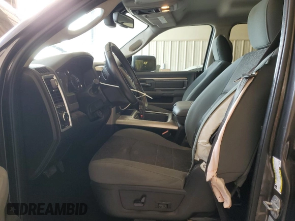 2017 Ram 1500 Lone Star z VIN 3C6RR6LT9HG637098, wystawiony jako Copart lot #55029165 z przebiegiem 98 995 mil mil oraz Szkoda całkowita • Salvage title. Historia ofert i sprzedaży dostępna na DreamBid. Obrazek 7.