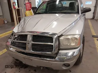 2005 Dodge Dakota Laramie with VIN 1D7HW58N75S188127, listed as a IAAI auction lot 41209206 with 117,480 mi miles and . Bid and sale history available at DreamBid. Image 6.