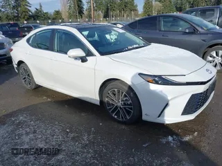 2025 Toyota Camry LE с VIN 4T1DBADK5SU013248, выставлен на аукционе IAAI как лот 41484402 с пробегом 863 миль миль и . История ставок и продаж доступна на DreamBid. Изображение 1.