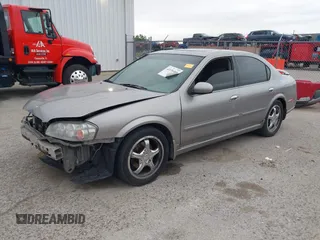 2002 Nissan Maxima GLE z VIN JN1DA31A32T308663, wystawiony jako IAAI lot #42136460 z przebiegiem 235 632 mil mil oraz . Historia ofert i sprzedaży dostępna na DreamBid. Obrazek 2.