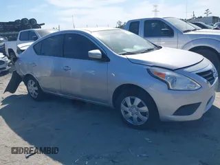 2019 Nissan Versa SV z VIN 3N1CN7AP5KL869205, wystawiony jako IAAI lot #41883310 z przebiegiem 96 317 mil mil oraz . Historia ofert i sprzedaży dostępna na DreamBid. Obrazek 1.