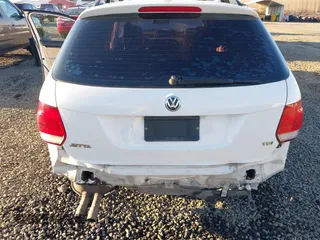 2014 Volkswagen Jetta TDI with VIN 3VWPL7AJ4EM601001, listed as a IAAI auction lot 41673953 with 118,644 mi miles and . Bid and sale history available at DreamBid. Image 6.