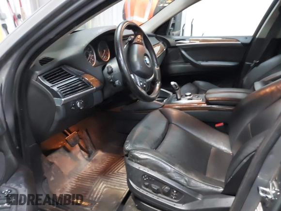 2008 BMW X6 z VIN 5UXFG43598LJ35216, wystawiony jako IAAI lot #42012778 z przebiegiem 152 919 mil mil oraz . Historia ofert i sprzedaży dostępna na DreamBid. Obrazek 5.