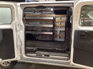 2020 Ford Transit Cargo z VIN 1FTBR1Y89LKA77943, wystawiony jako IAAI lot #42642576 z przebiegiem 144 064 mil mil oraz . Historia ofert i sprzedaży dostępna na DreamBid. Obrazek 41.