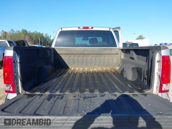 2013 GMC Sierra 2500HD SLT z VIN 1GT121C82DF218580, wystawiony jako IAAI lot #41758693 z przebiegiem 121 798 mil mil oraz . Historia ofert i sprzedaży dostępna na DreamBid. Obrazek 17.