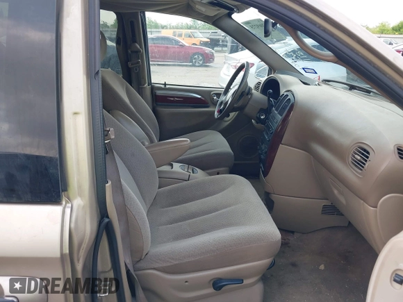 2003 Chrysler Town & Country LXi with VIN 2C4GP54L53R111892, listed as a IAAI auction lot 42069275 with 190,586 mi miles. Bid and sale history available at carsss.com. Image 5.