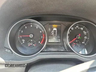 2016 Volkswagen Passat S z VIN 1VWAS7A32GC058844, wystawiony jako Copart lot #63416785 z przebiegiem 104 050 mil mil oraz Szkoda całkowita • Salvage title. Historia ofert i sprzedaży dostępna na DreamBid. Obrazek 9.