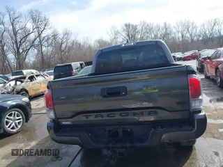 2021 Toyota Tacoma SR z VIN 3TMCZ5AN0MM392247, wystawiony jako IAAI lot #41645989 z przebiegiem 48 029 mil mil oraz . Historia ofert i sprzedaży dostępna na DreamBid. Obrazek 17.