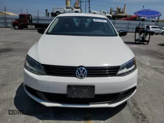 2014 Volkswagen Jetta S with VIN 3VW2K7AJ2EM356471, listed as a Copart auction lot 60475395 with 147,201 mi miles and Clean title. Bid and sale history available at DreamBid. Image 5.