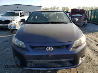 2013 Scion tC z VIN JTKJF5C78D3050747, wystawiony jako Copart lot #50610645 z przebiegiem 92 004 mil mil oraz Szkody całkowita. Historia ofert i sprzedaży dostępna na DreamBid. Obrazek 5.