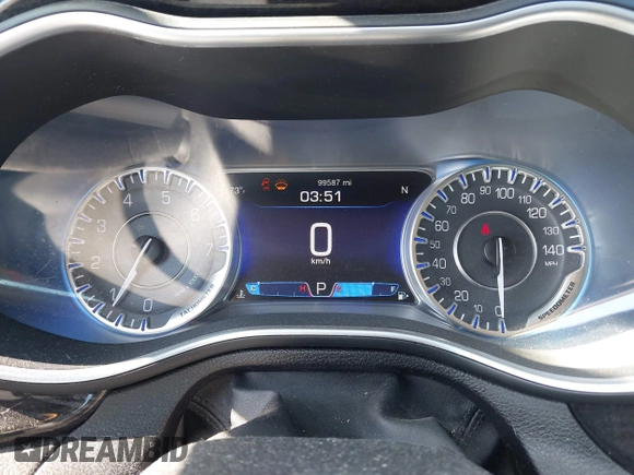 2015 Chrysler 200 C z VIN 1C3CCCEG9FN542855, wystawiony jako IAAI lot #42216833 z przebiegiem 99 587 mil mil oraz . Historia ofert i sprzedaży dostępna na DreamBid. Obrazek 7.