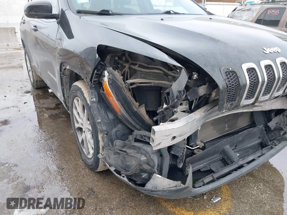 2018 Jeep Cherokee Latitude Plus with VIN 1C4PJLLB3JD553228, listed as a IAAI auction lot 41651643 with 80,712 mi miles and . Bid and sale history available at DreamBid. Image 6.