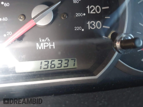 2002 Kia Sedona LX with VIN KNDUP131826297204, listed as a IAAI auction lot 41510393 with 136,337 mi miles. Bid and sale history available at carsss.com. Image 7.