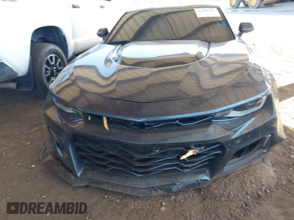 2023 Chevrolet Camaro ZL1 z VIN 1G1FK1R6XP0105522, wystawiony jako IAAI lot #42100363 z przebiegiem 8771 mil mil oraz . Historia ofert i sprzedaży dostępna na DreamBid. Obrazek 12.