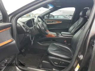 2018 Lincoln MKX Select z VIN 2LMPJ8KR3JBL21472, wystawiony jako Copart lot #60637105 z przebiegiem 70 107 mil mil oraz Szkoda całkowita • Salvage title. Historia ofert i sprzedaży dostępna na DreamBid. Obrazek 7.