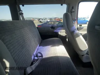 2000 Ford Econoline Passenger XL with VIN 1FBSS31L5YHA97193, listed as a Copart auction lot 49145725 with 134,790 mi miles and Salvage Title. Bid and sale history available at DreamBid. Image 11.