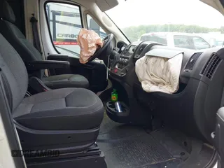 2020 Ram ProMaster Cargo z VIN 3C6TRVDG5LE115932, wystawiony jako IAAI lot #42060526 z przebiegiem 145 147 mil mil oraz . Historia ofert i sprzedaży dostępna na DreamBid. Obrazek 5.