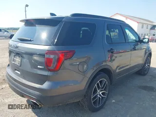 2016 Ford Explorer Sport z VIN 1FM5K8GT4GGA81919, wystawiony jako IAAI lot #42411388 z przebiegiem 110 354 mil mil oraz . Historia ofert i sprzedaży dostępna na DreamBid. Obrazek 4.