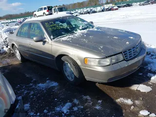 2001 Cadillac Seville Luxury SLS w/Monochrome Pkg with VIN 1G6KS54YX1U103892, listed as a IAAI auction lot 41550499 with 999,999 mi miles. Bid and sale history available at carsss.com. Image 1.