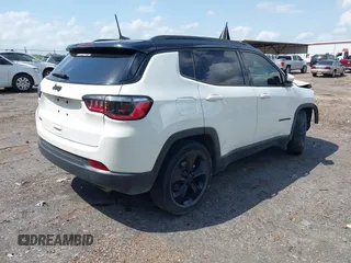 2021 Jeep Compass Altitude with VIN 3C4NJCBB8MT531586, listed as a IAAI auction lot 41941336 with 61,476 mi miles. Bid and sale history available at carsss.com. Image 4.