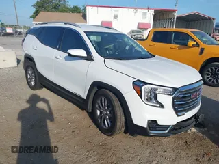 2024 GMC Terrain SLT z VIN 3GKALPEG3RL186373, wystawiony jako IAAI lot #42348679 z przebiegiem 21 798 mil mil oraz . Historia ofert i sprzedaży dostępna na DreamBid. Obrazek 1.