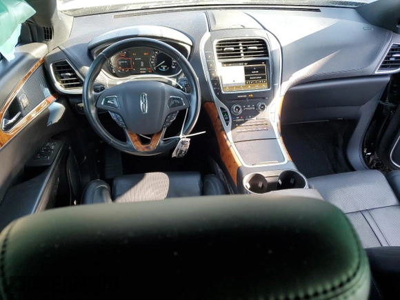 2017 Lincoln MKX Reserve z VIN 2LMPJ6LR1HBL50045, wystawiony jako Copart lot #54411455 z przebiegiem 49 704 mil mil oraz Szkoda całkowita • Salvage title. Historia ofert i sprzedaży dostępna na DreamBid. Obrazek 8.