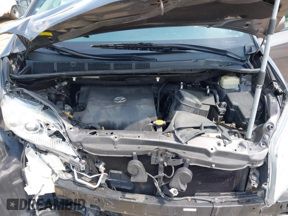 2015 Toyota Sienna XLE with VIN 5TDYK3DCXFS633128, listed as a IAAI auction lot 42527073 with 149,926 mi miles and . Bid and sale history available at DreamBid. Image 10.
