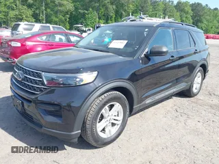 2022 Ford Explorer XLT z VIN 1FMSK7DH8NGB09893, wystawiony jako IAAI lot #42127802 z przebiegiem 43 213 mil mil oraz . Historia ofert i sprzedaży dostępna na DreamBid. Obrazek 2.