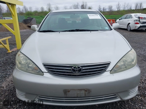 2006 Toyota Camry STD with VIN 4T1BE32K26U670270, listed as a IAAI auction lot 42185538 with 203,431 mi miles. Bid and sale history available at carsss.com. Image 6.