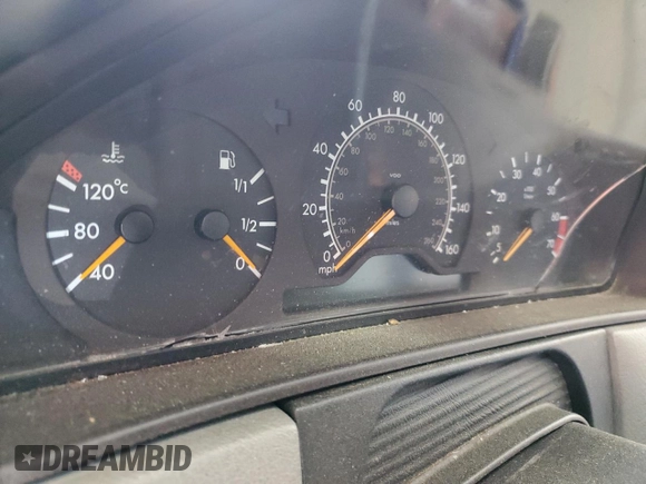 1999 Mercedes-Benz E 320 z VIN WDBJF65HXXA837426, wystawiony jako Copart lot #51084325 z przebiegiem Nie podano mil oraz Szkoda całkowita • Salvage title. Historia ofert i sprzedaży dostępna na DreamBid. Obrazek 9.
