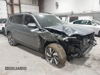 2024 Volkswagen Atlas SE z VIN 1V2HR2CA6RC534817, wystawiony jako IAAI lot #41655227 z przebiegiem 39 214 mil mil oraz . Historia ofert i sprzedaży dostępna na DreamBid. Obrazek 1.