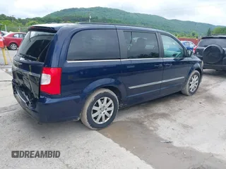 2013 Chrysler Town & Country Touring z VIN 2C4RC1BG4DR775847, wystawiony jako IAAI lot #42312814 z przebiegiem 119 815 mil mil oraz . Historia ofert i sprzedaży dostępna na DreamBid. Obrazek 4.